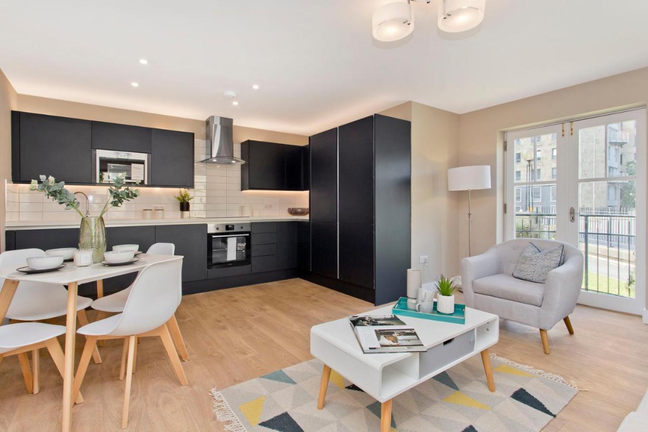 Modern City Centre 2 Bedroom 2 Bathroom Apartments, Main Door Ground With Private Parking EDI Exterior photo