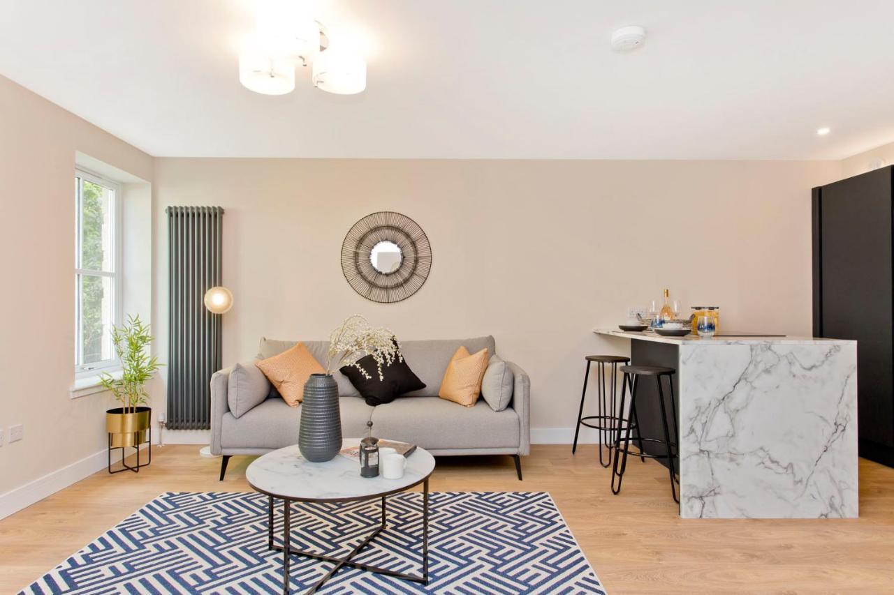 Modern City Centre 2 Bedroom 2 Bathroom Apartments, Main Door Ground With Private Parking EDI Exterior photo