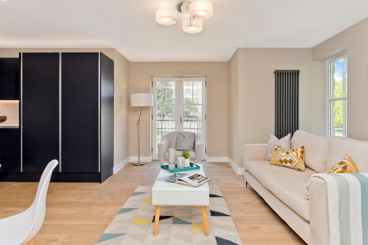 Modern City Centre 2 Bedroom 2 Bathroom Apartments, Main Door Ground With Private Parking EDI Exterior photo